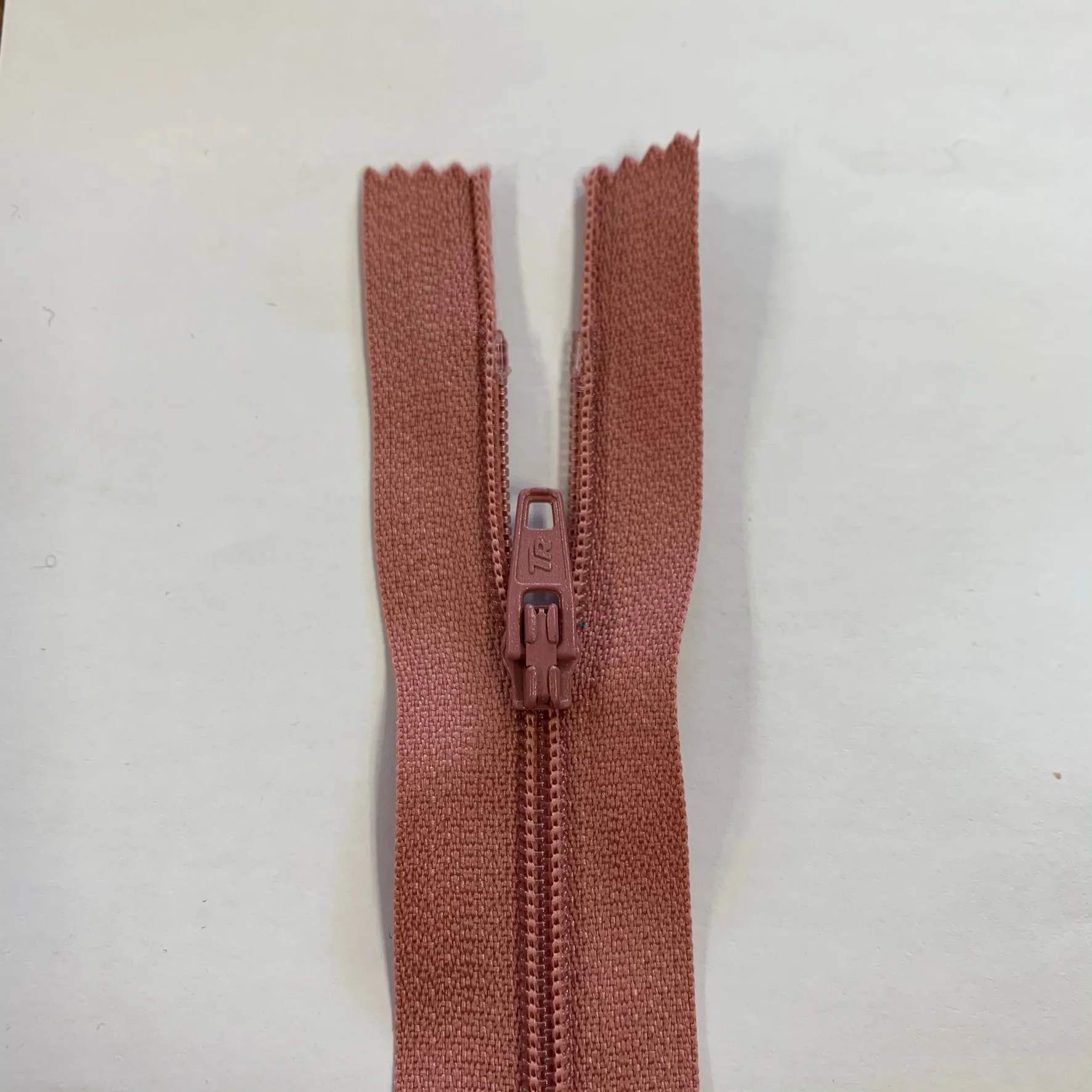 22" / 55cm Nylon Zip  - Select Colour New