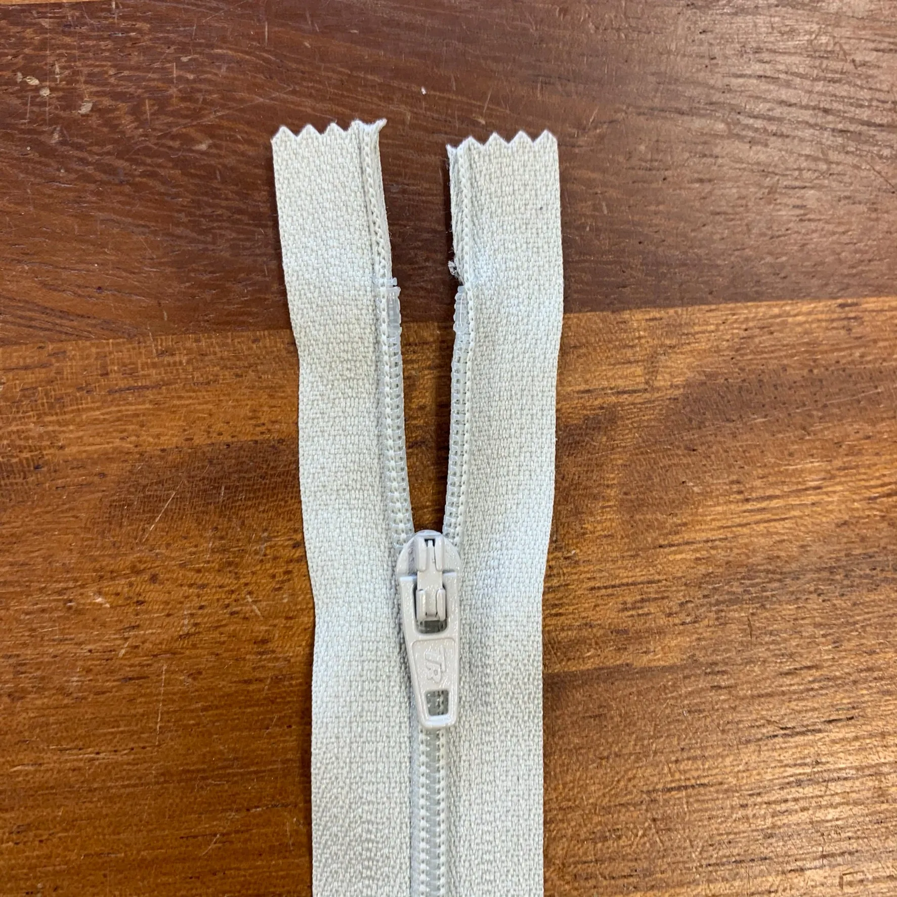 4" / 10cm Nylon Zip  - Select Colour NEW