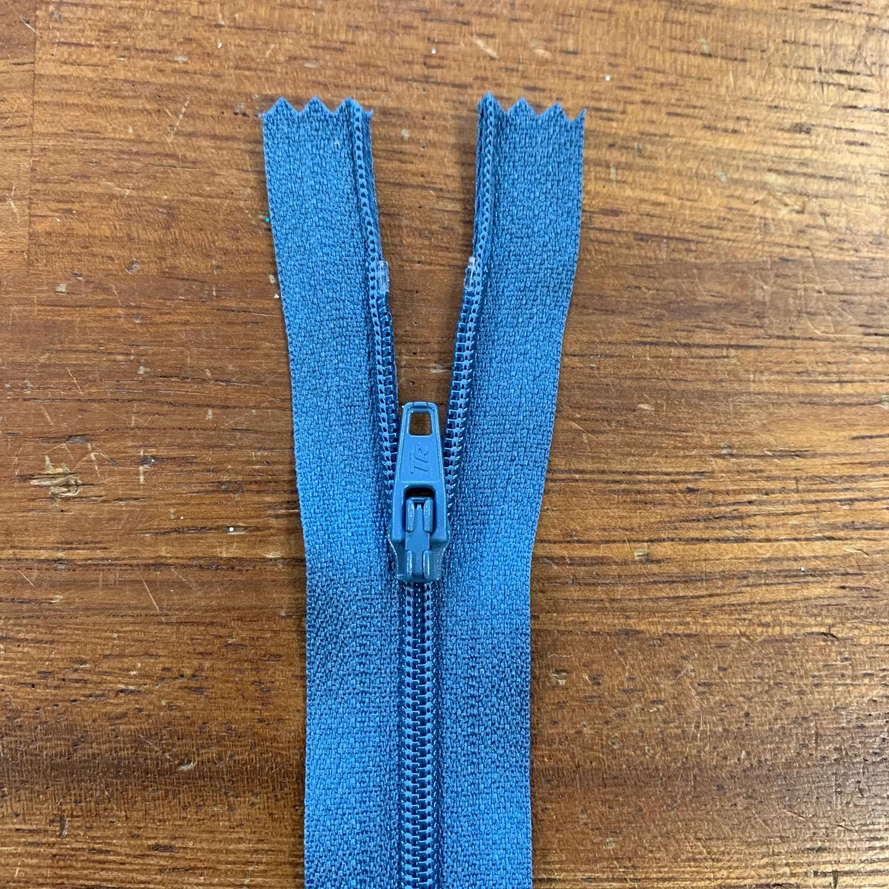4" / 10cm Nylon Zip  - Select Colour NEW