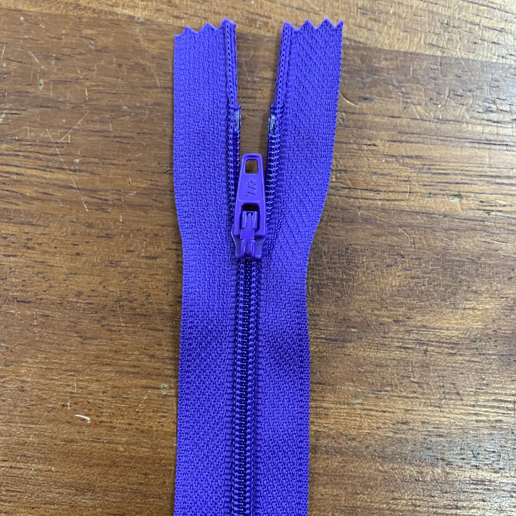 4" / 10cm Nylon Zip  - Select Colour NEW