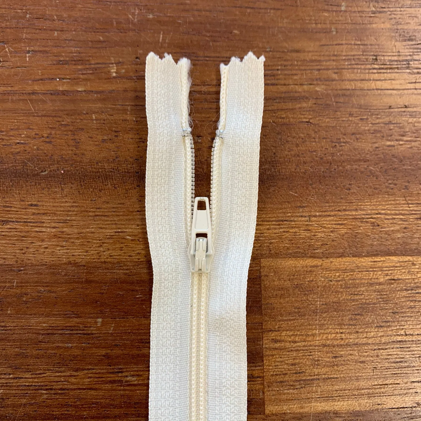 4" / 10cm Nylon Zip  - Select Colour NEW