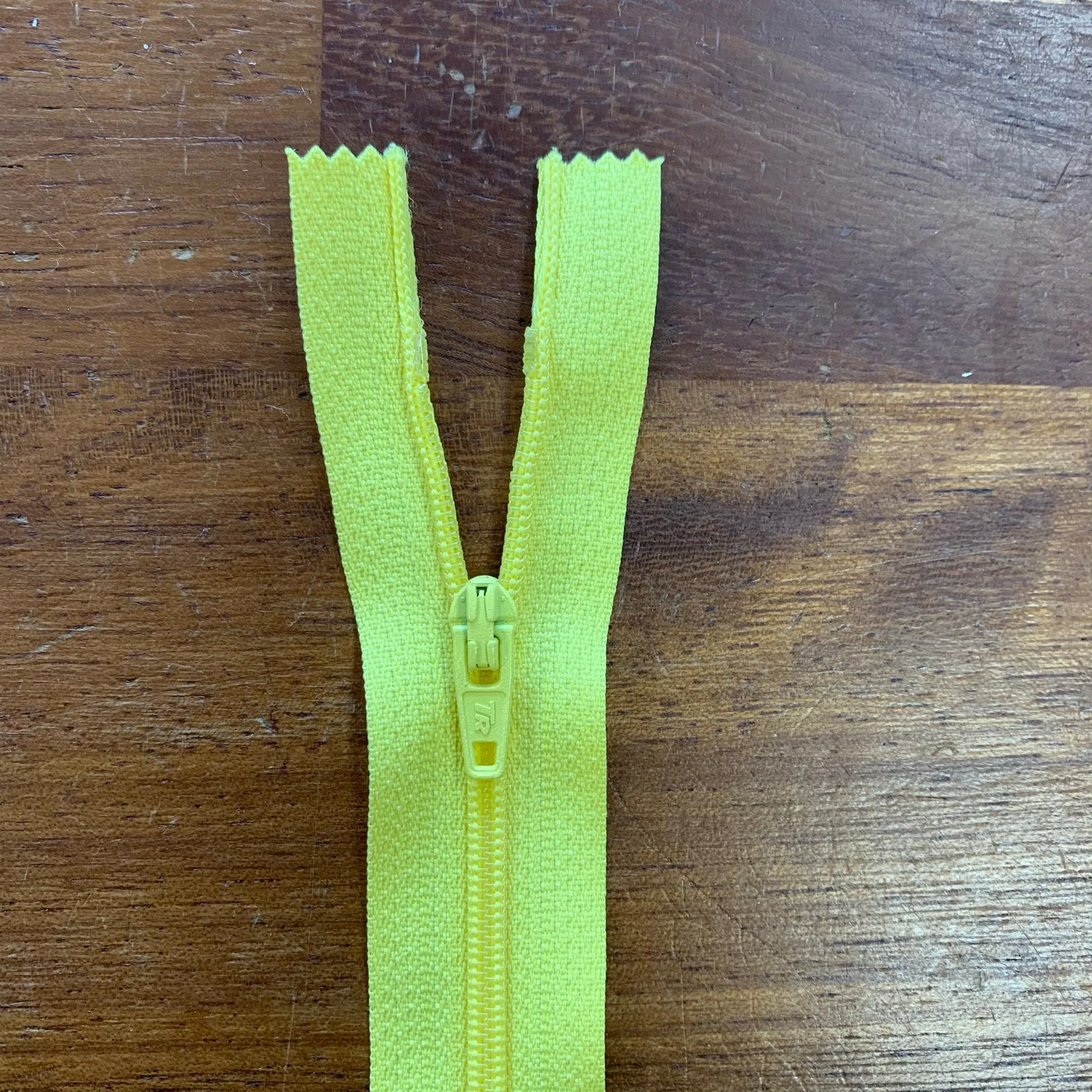 4" / 10cm Nylon Zip  - Select Colour NEW
