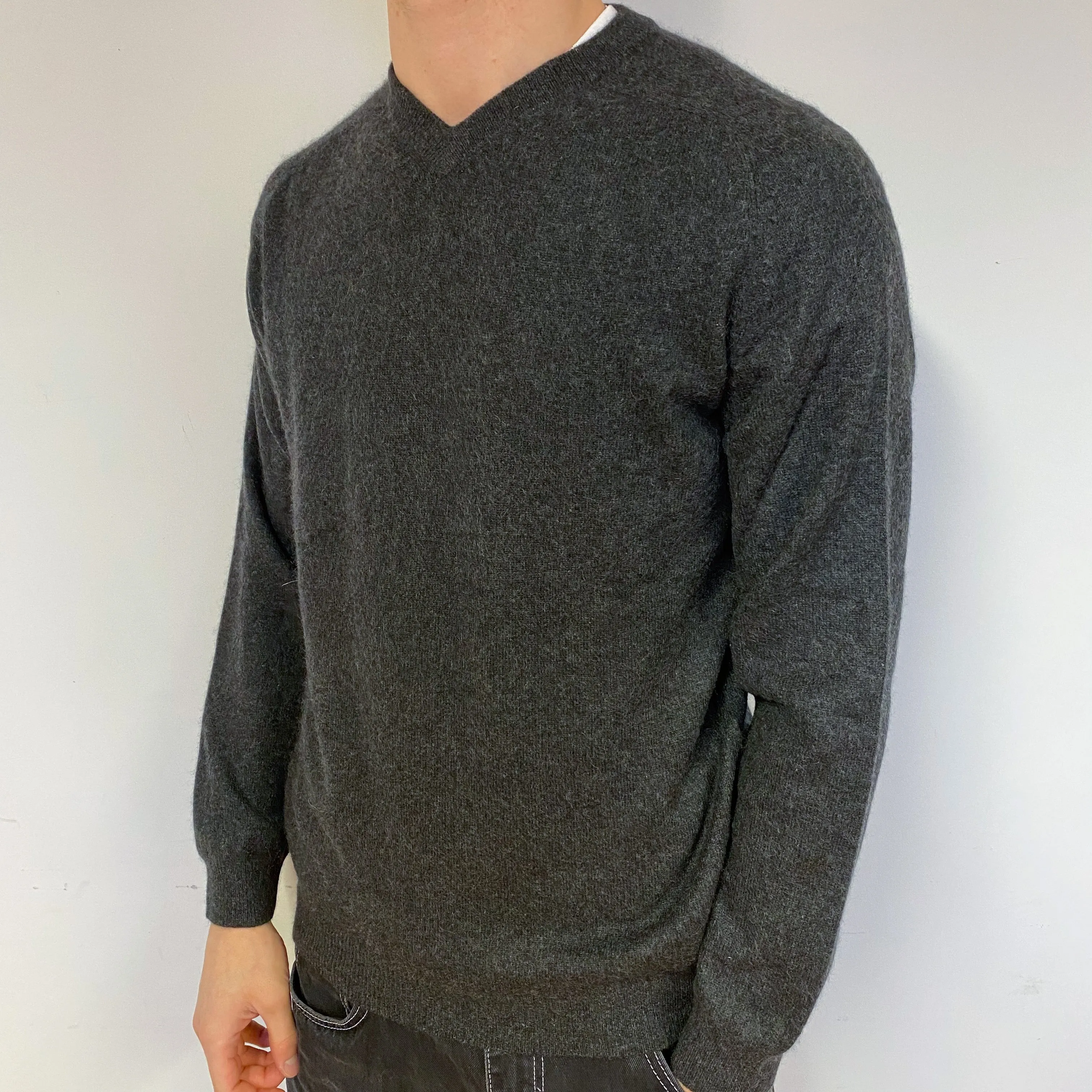 Men’s Charcoal Grey Cashmere V-Neck Jumper Medium