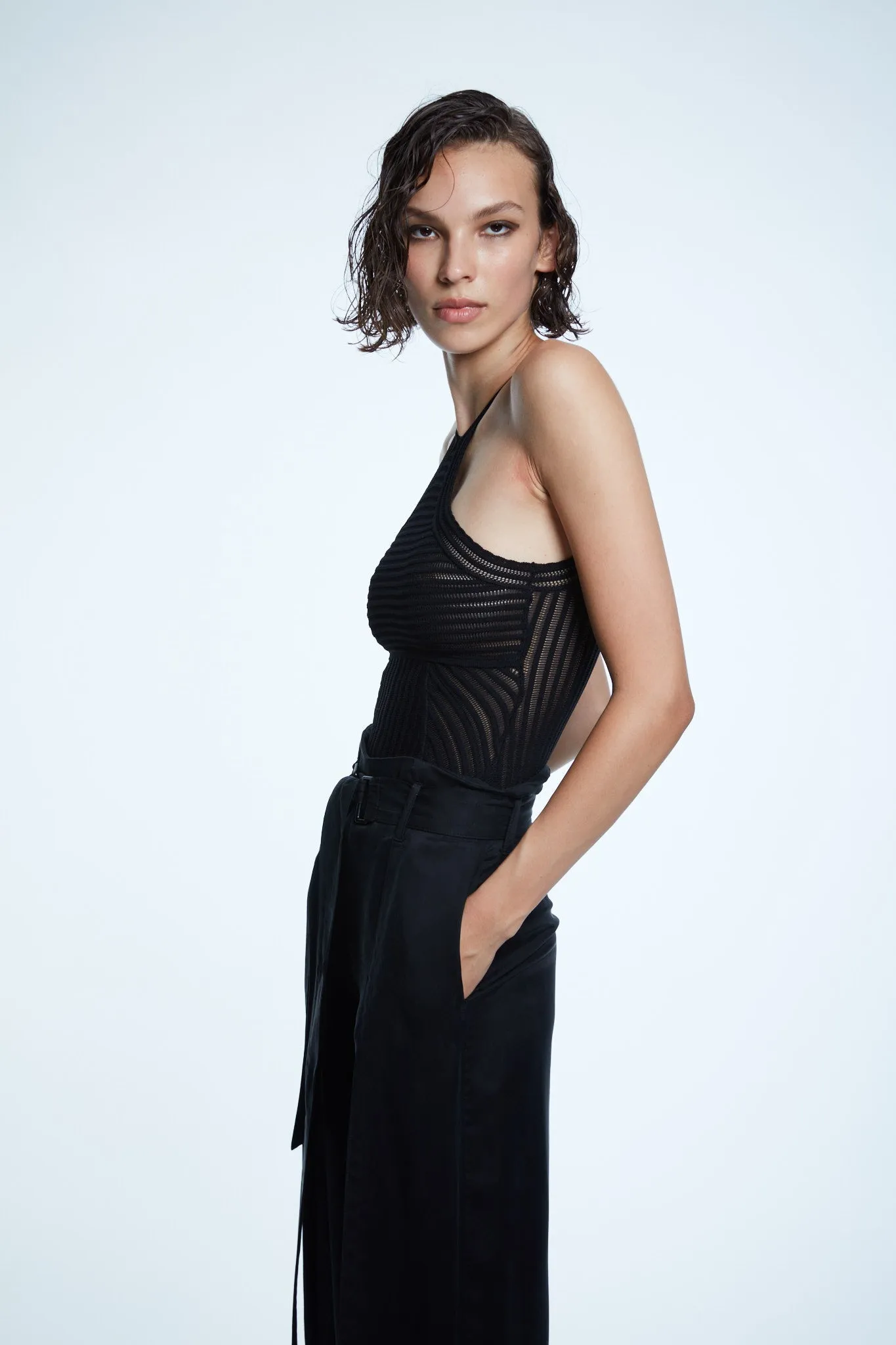 SCALLOPED EDGE REVERSIBLE TOP
